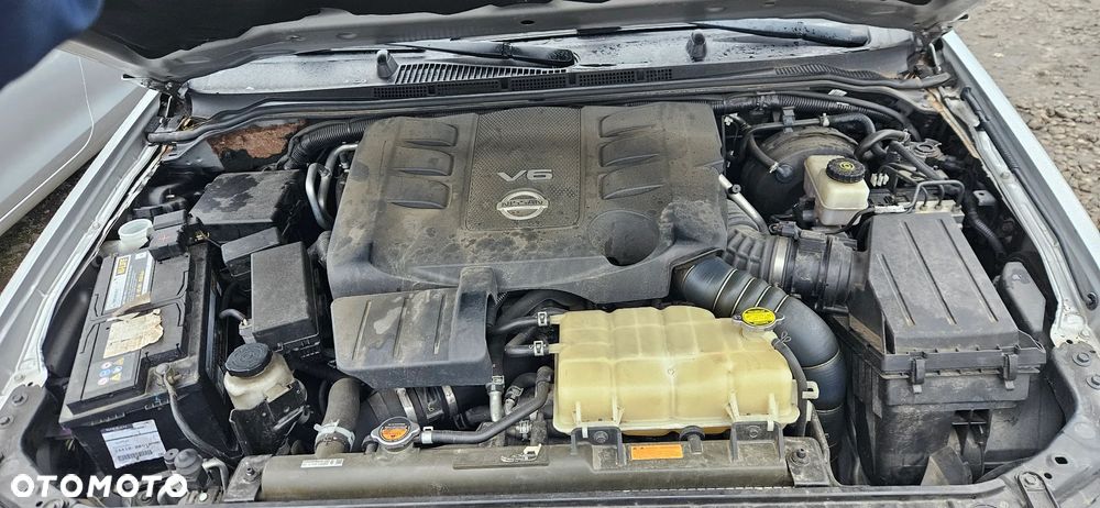 Nissan Pathfinder 3.0 D V6 LE EU5 - 22