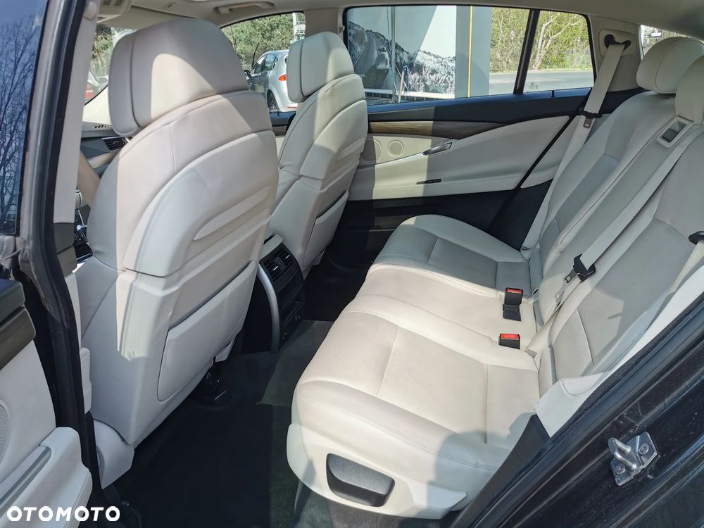 BMW Seria 5 535i Touring Luxury Line - 12