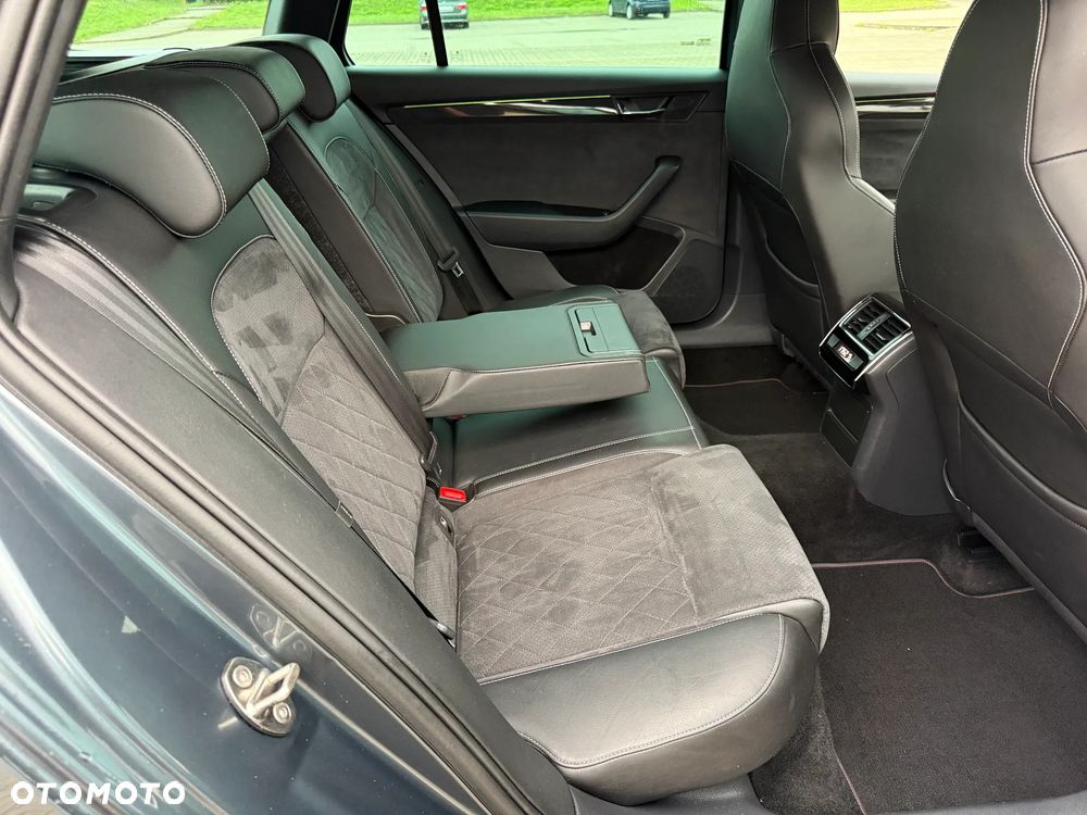 Skoda Superb 2.0 TDI DSG Sportline - 14