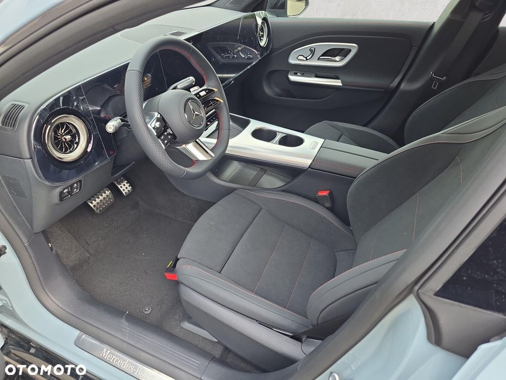 Mercedes-Benz CLA - 12