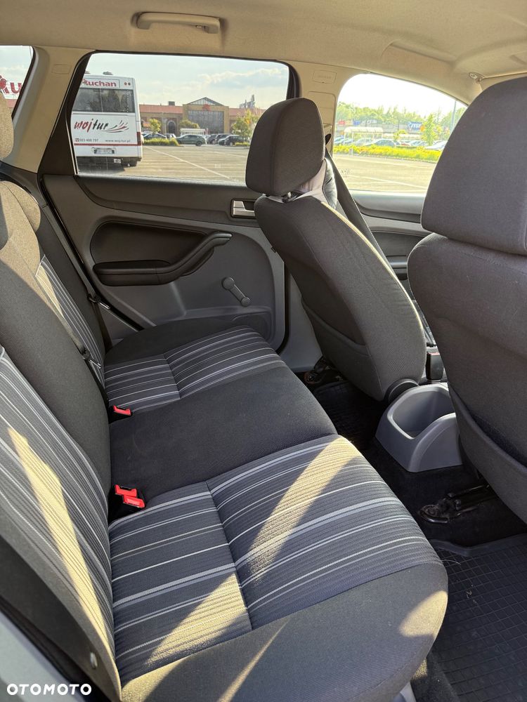Ford Focus 1.8 TDCi Ghia - 9