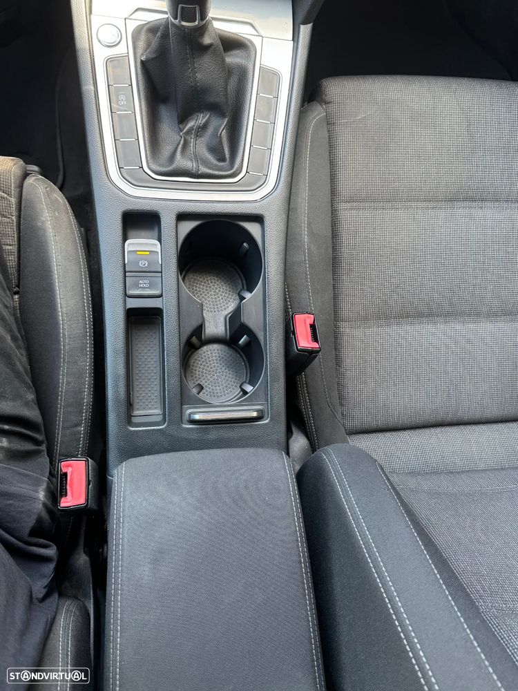 VW Passat 2.0 TDI Confortline - 19