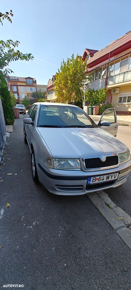 Skoda Octavia Tour 1.6 Sport - 1
