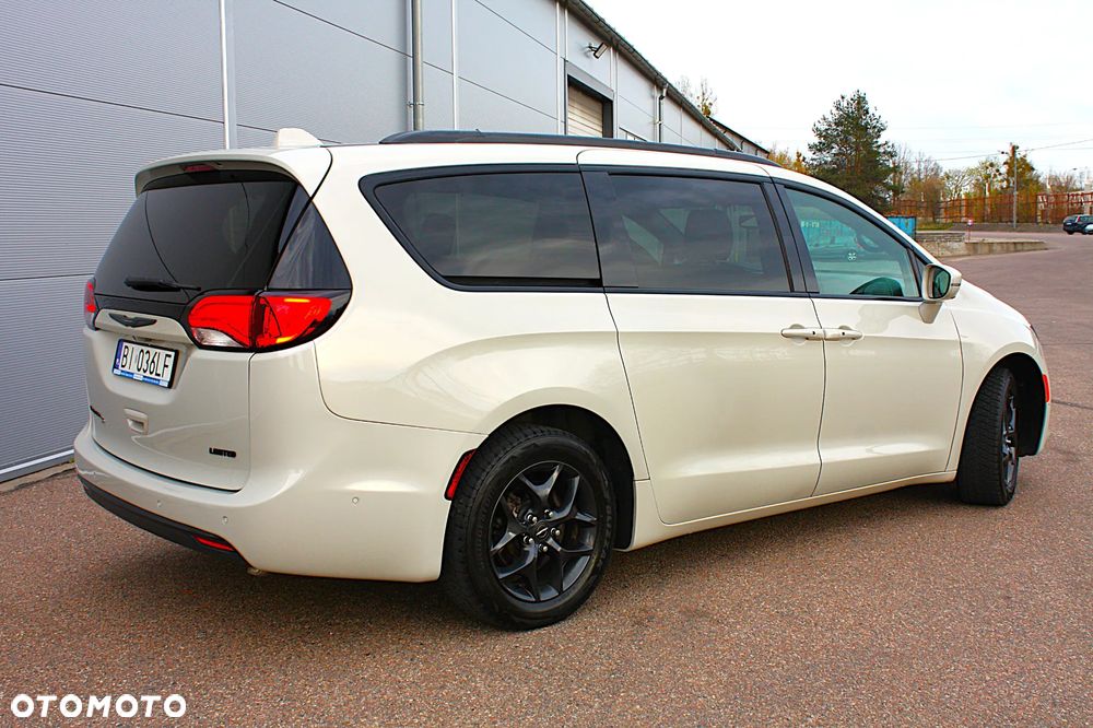 Chrysler Pacifica - 6