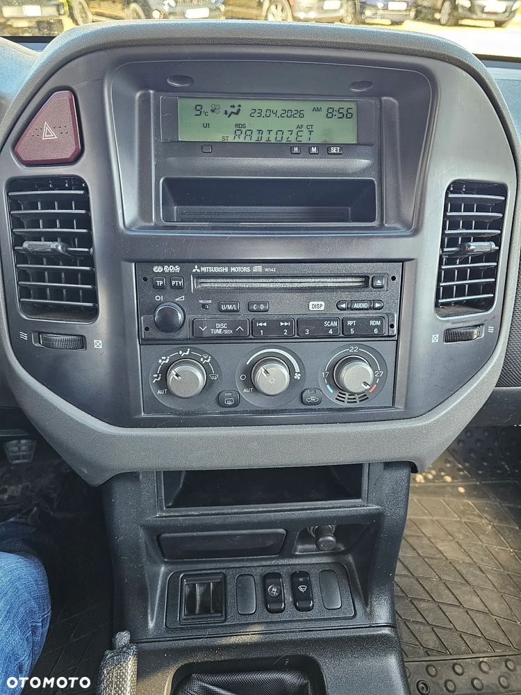 Mitsubishi Pajero - 21