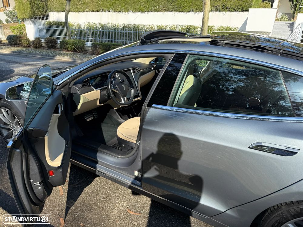 Tesla Model S - 10