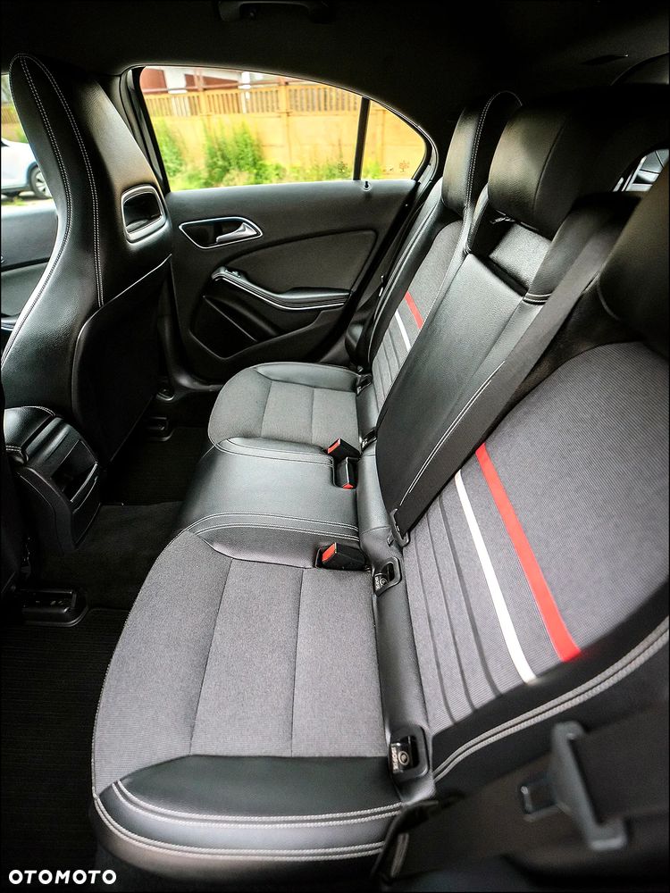 Mercedes-Benz Klasa A 180 (BlueEFFICIENCY) Urban - 32