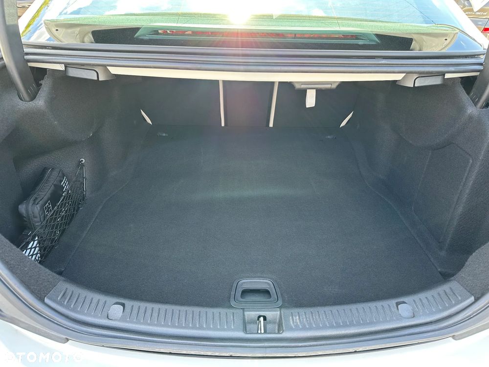 Mercedes-Benz Klasa E - 23