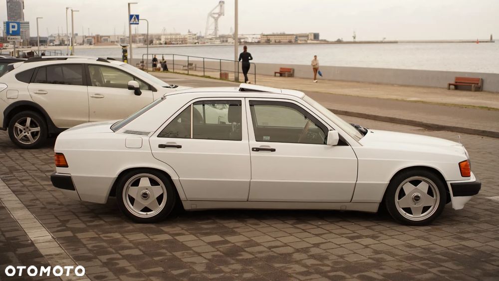 Mercedes-Benz W201 (190) - 10