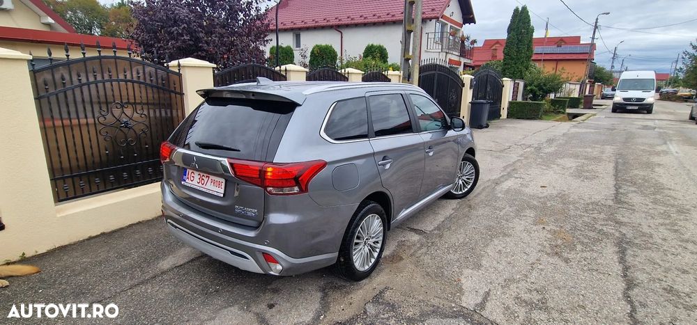 Mitsubishi Outlander 2.4 4WD Plug-In Hybrid Diamant - 23
