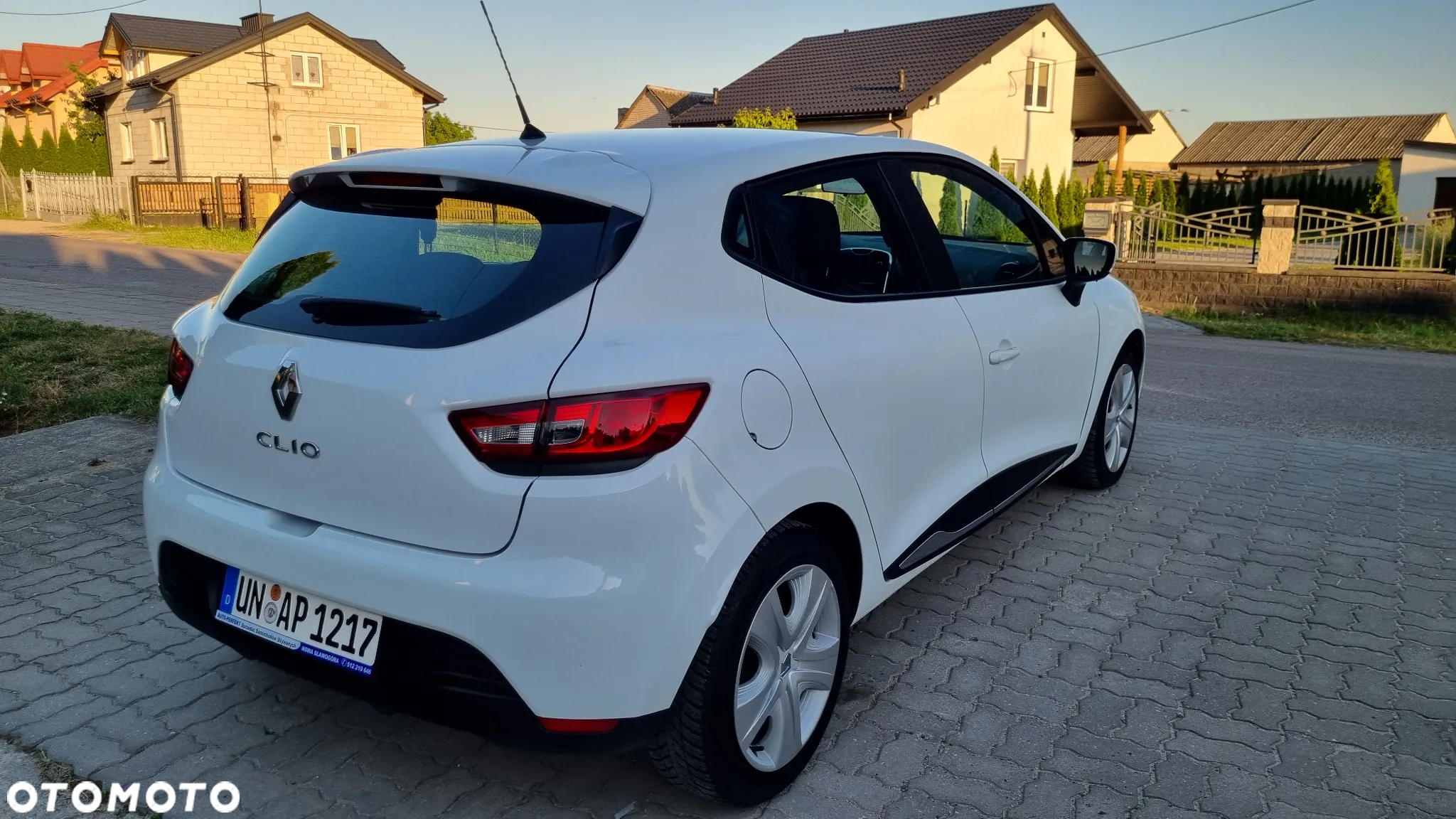 Renault Clio 1.2 16V 75 Authentique - 6