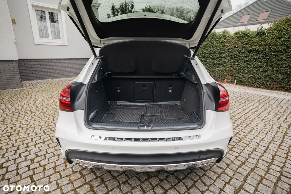 Mercedes-Benz GLA 200 7G-DCT AMG Line - 12