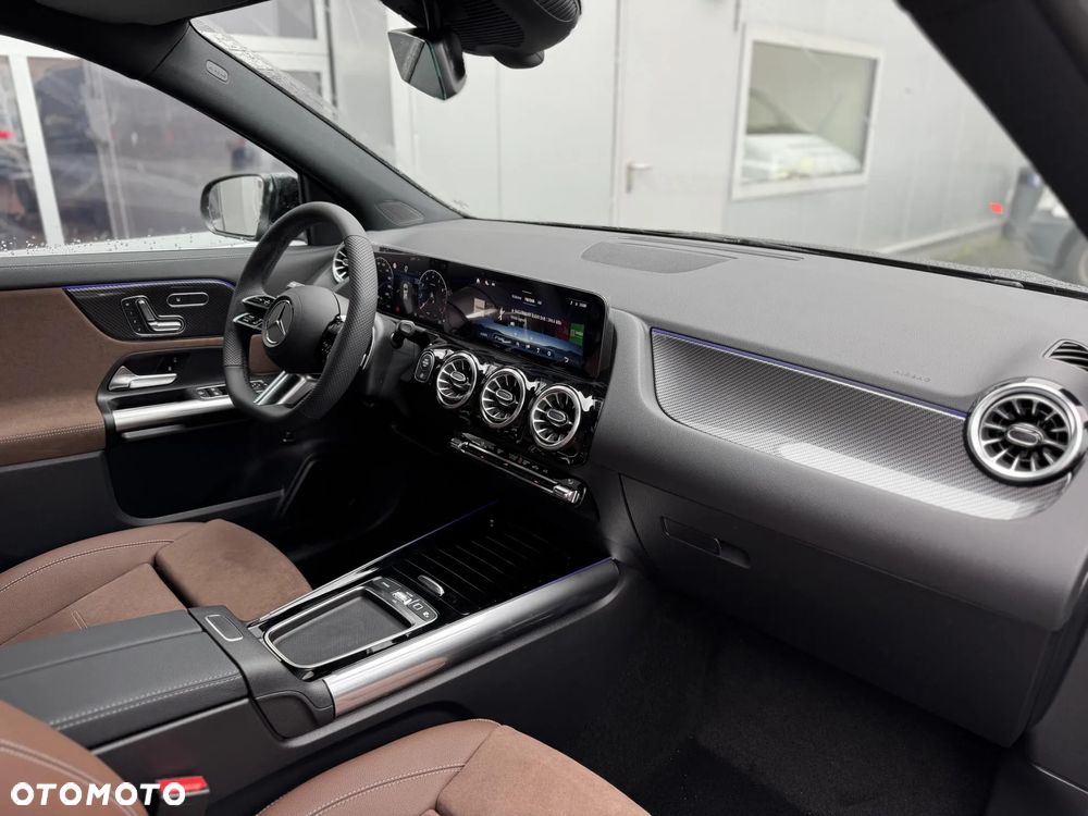 Mercedes-Benz GLA 200 AMG Line - 17