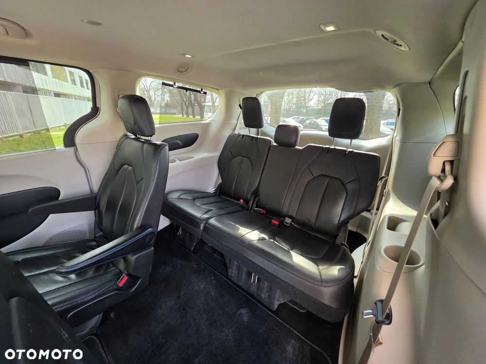 Chrysler Pacifica - 23