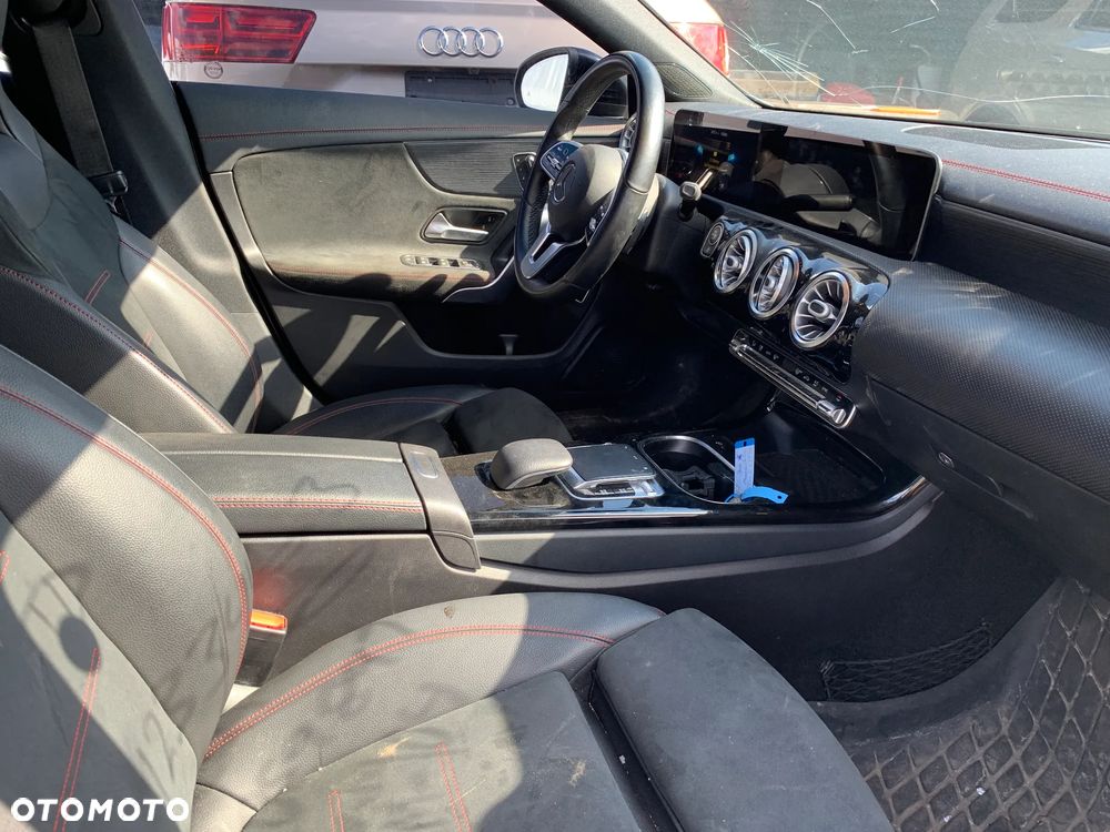 Mercedes-Benz CLA 250 4Matic 7G-DCT - 22