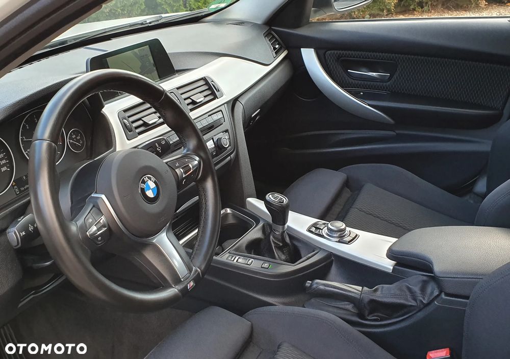 BMW Seria 3 320d Touring Sport Line - 13