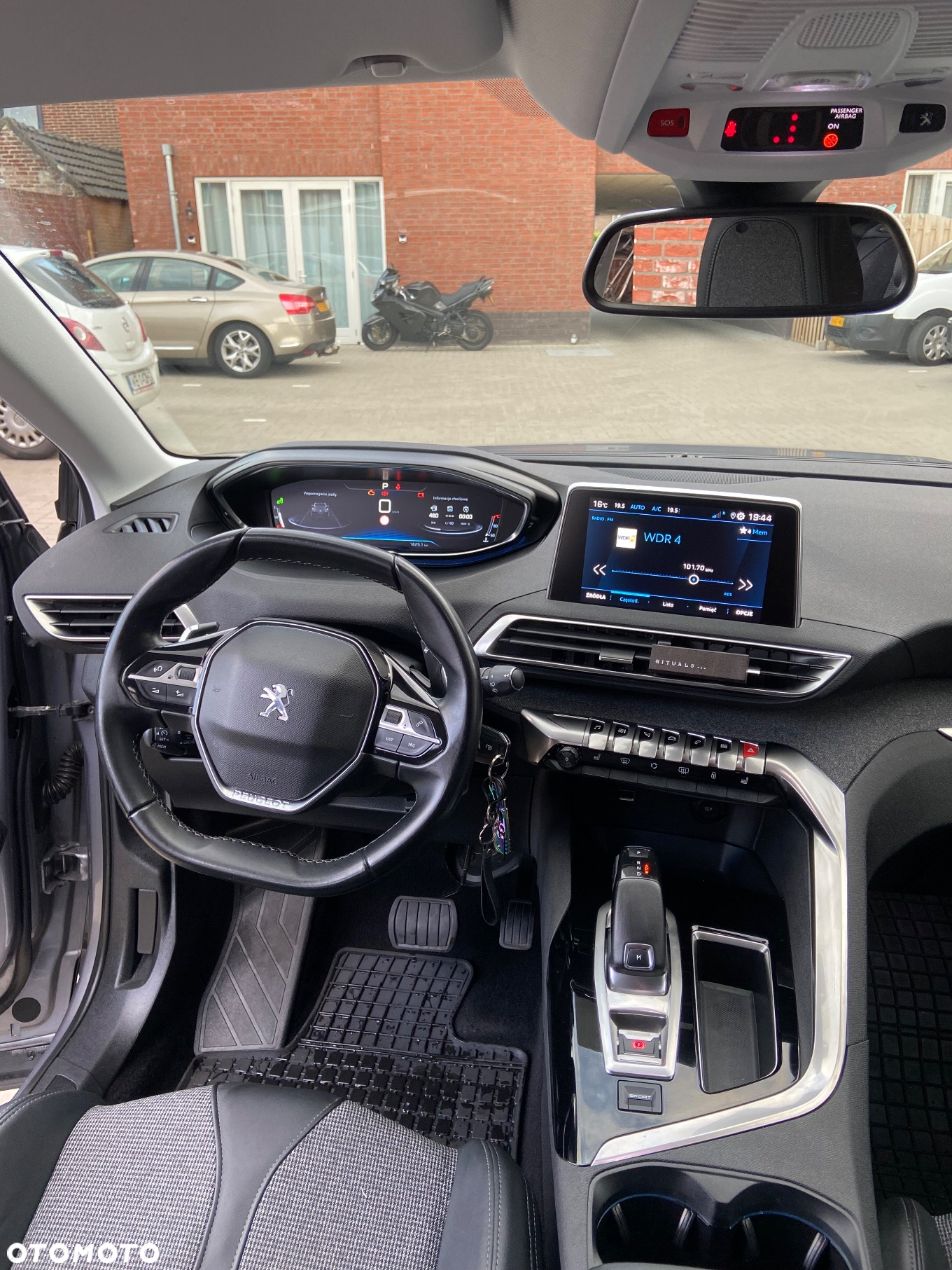 Peugeot 3008 1.2 PureTech GPF Active S&S EAT8 - 17