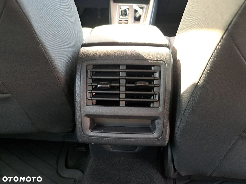 Volkswagen Golf - 22