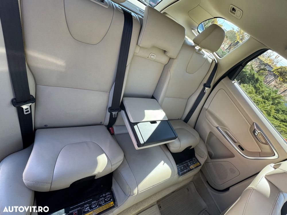 Volvo XC 60 D4AWD Kinetic - 6