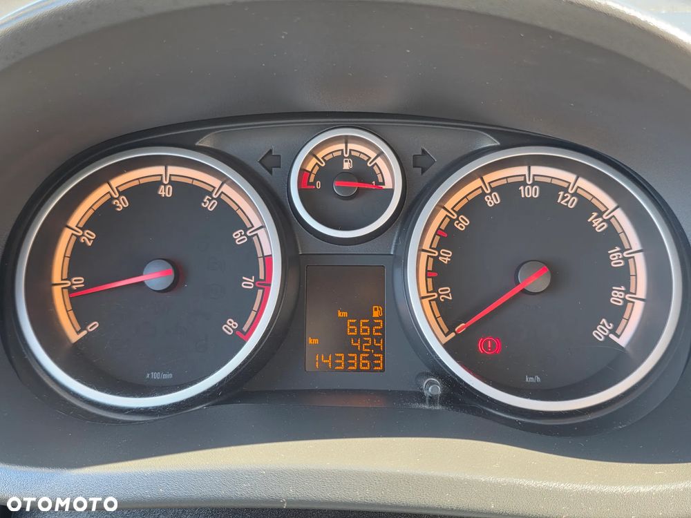Opel Corsa 1.4 16V Cosmo - 18