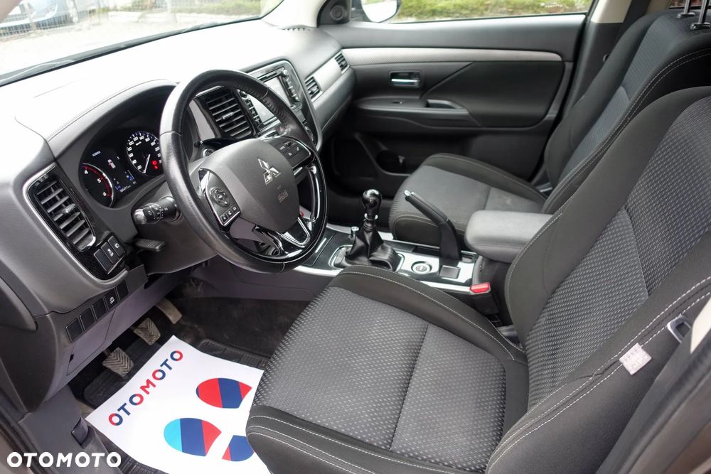 Mitsubishi Outlander 2.2 DI-D 4WD Intense - 9