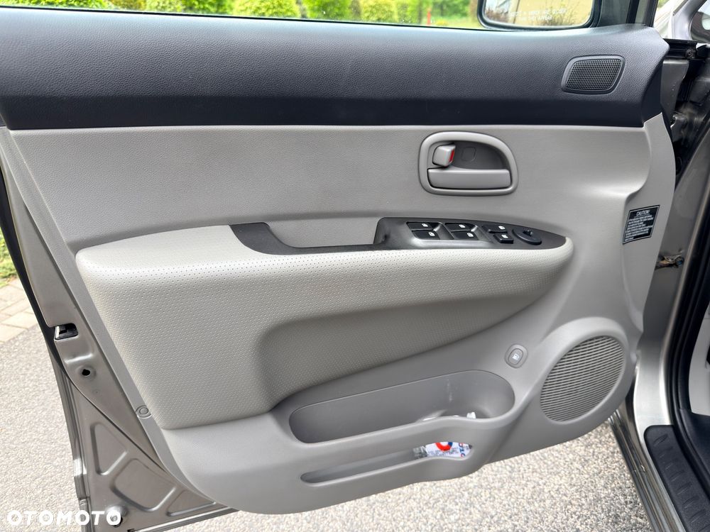 Kia Carens 1.7 CRDi 115 Fifa World Cup Edition - 24