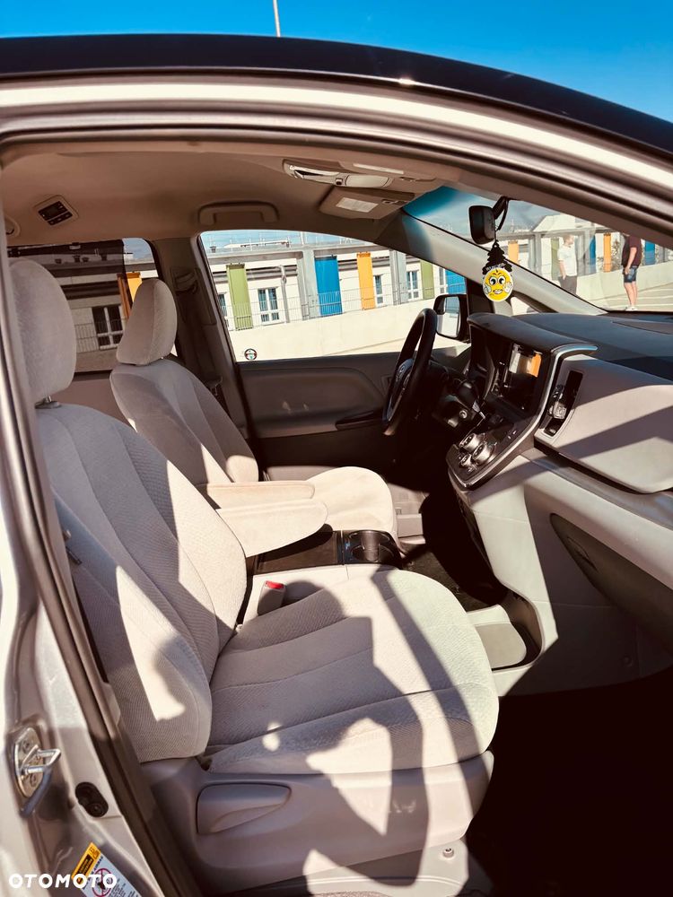 Toyota Sienna 3.5 V6 - 13