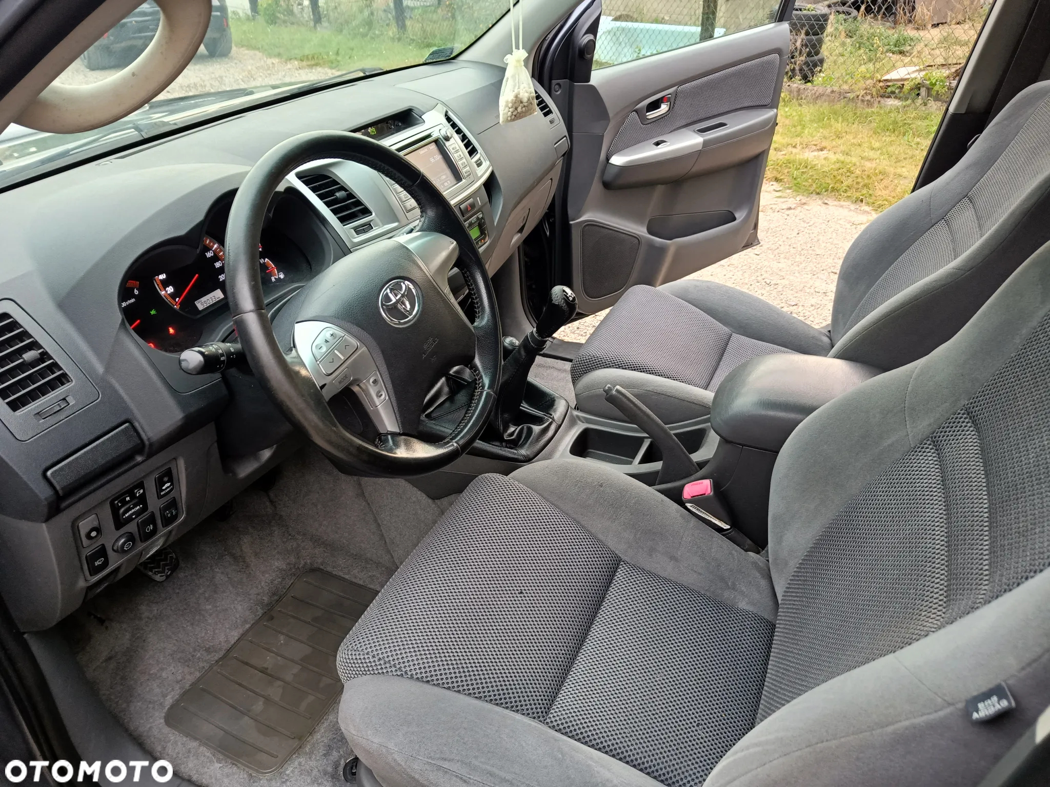Toyota Hilux 3.0 D-4D SR5 - 18