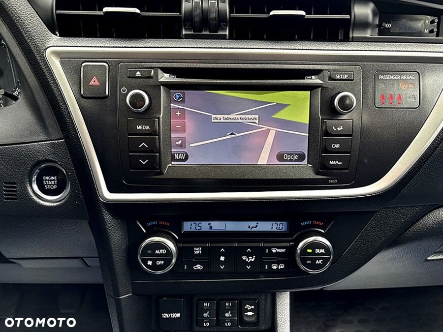 Toyota Auris 2.0 D-4D Executive - 28