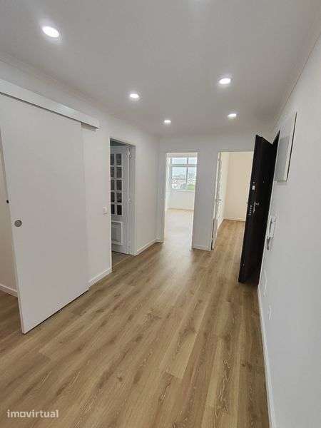 Apartamento T2 a estrear Almada Laranjeiro - Grande imagem: 3/8