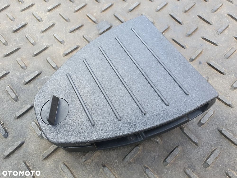 VW PASSAT B6 UCHWYT MOCOWANIE TRÓJKĄTA OSTRZEGAWCZEGO 3C5860285 - 1