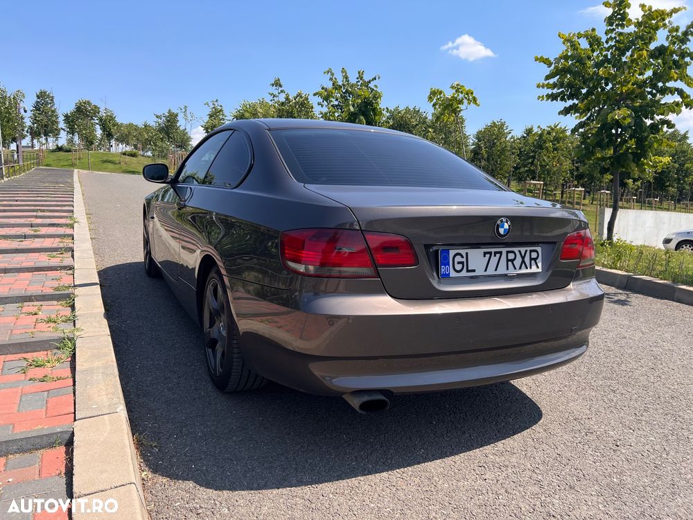 BMW Seria 3 320i Aut. - 11