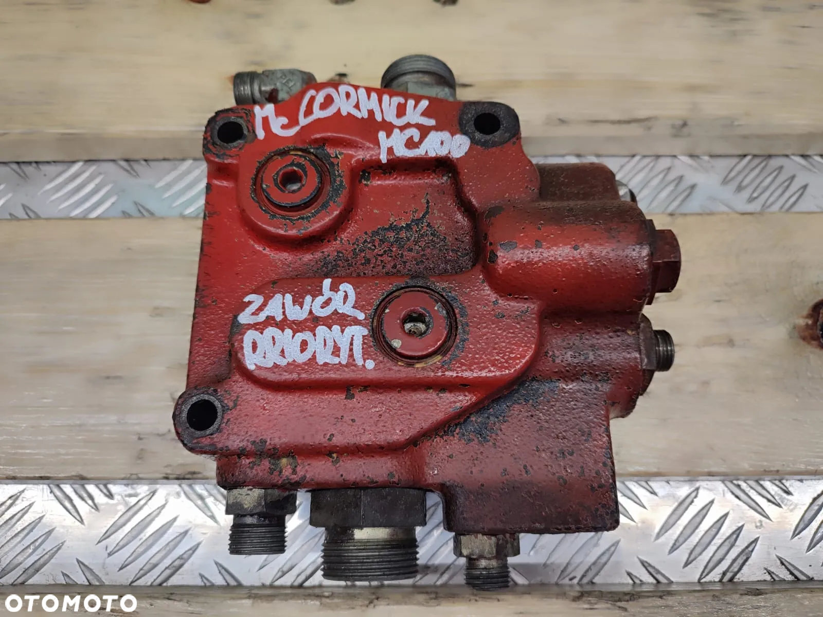 Zawór Pierwszeństwa Case Mccormick 175642A4 175642A5 175642A6 - 2