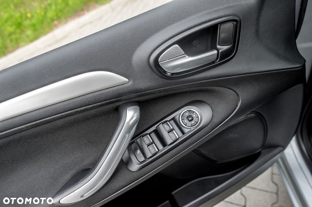 Ford Galaxy 2.0 FF Ghia - 19