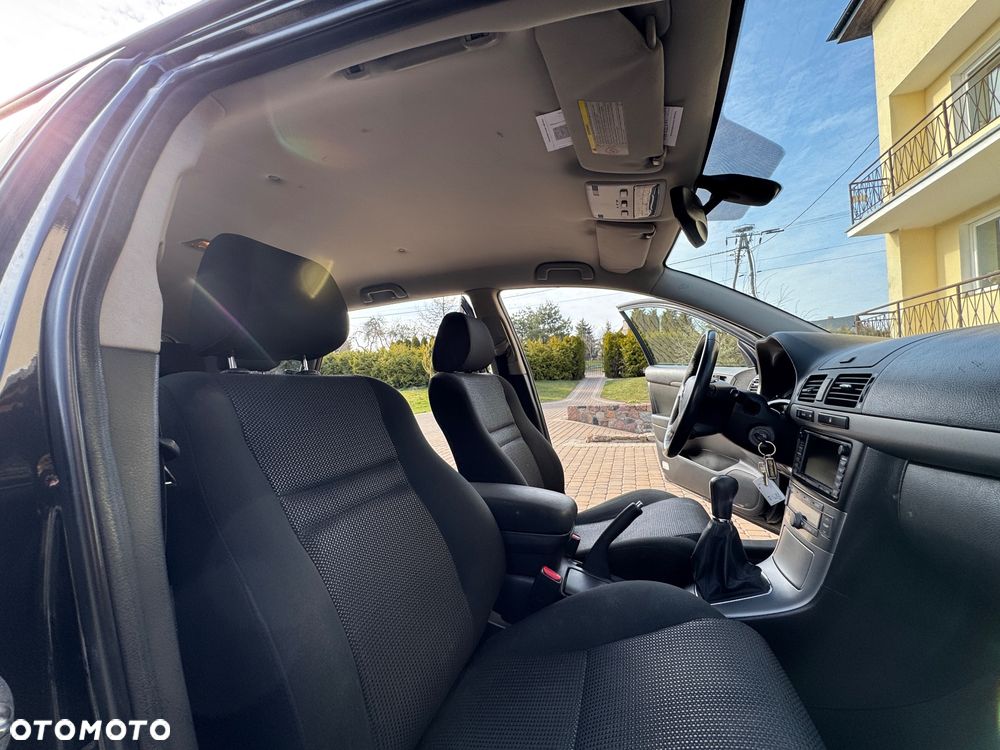 Toyota Avensis 1.8 VVT-i Sol - 15