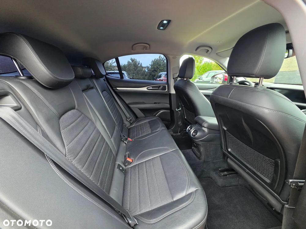 Alfa Romeo Stelvio - 18