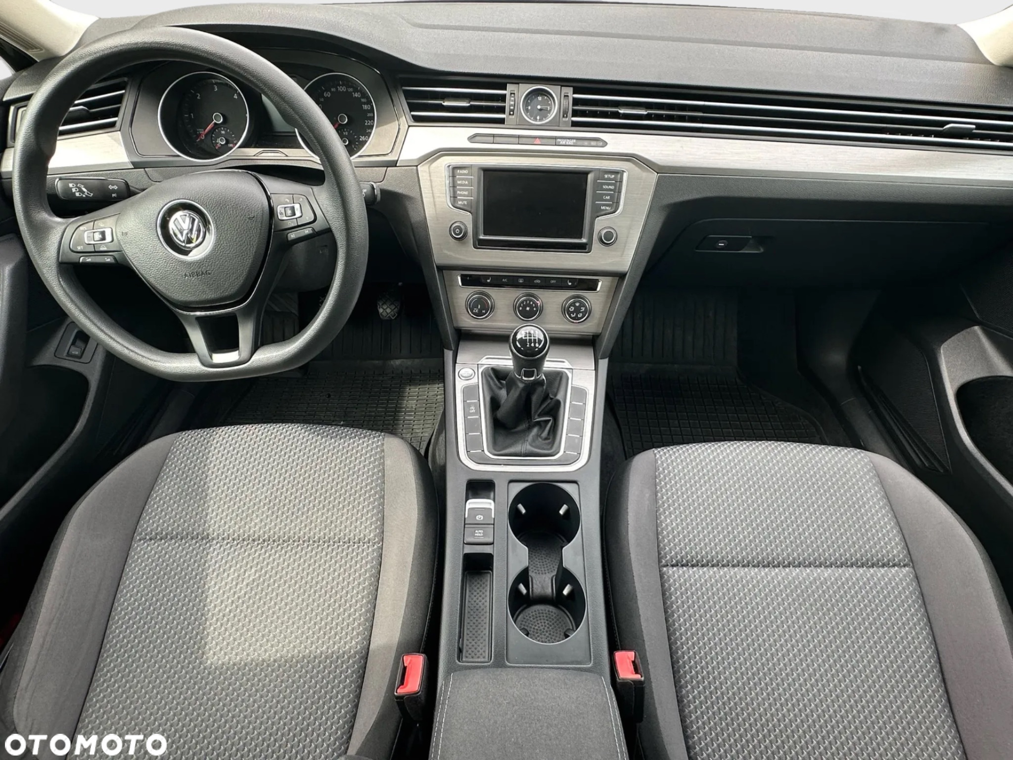 Volkswagen Passat 1.6 TDI BMT Trendline - 9