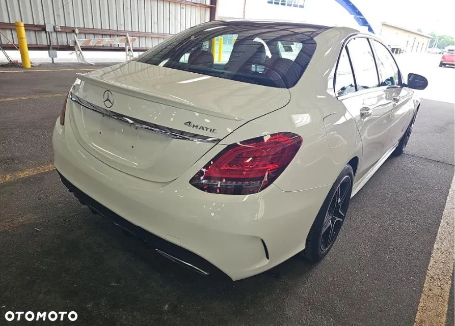 Mercedes-Benz Klasa C 300 4Matic 9G-TRONIC AMG Line - 4