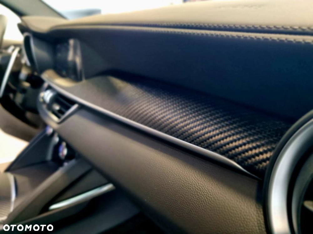 Alfa Romeo Stelvio - 16