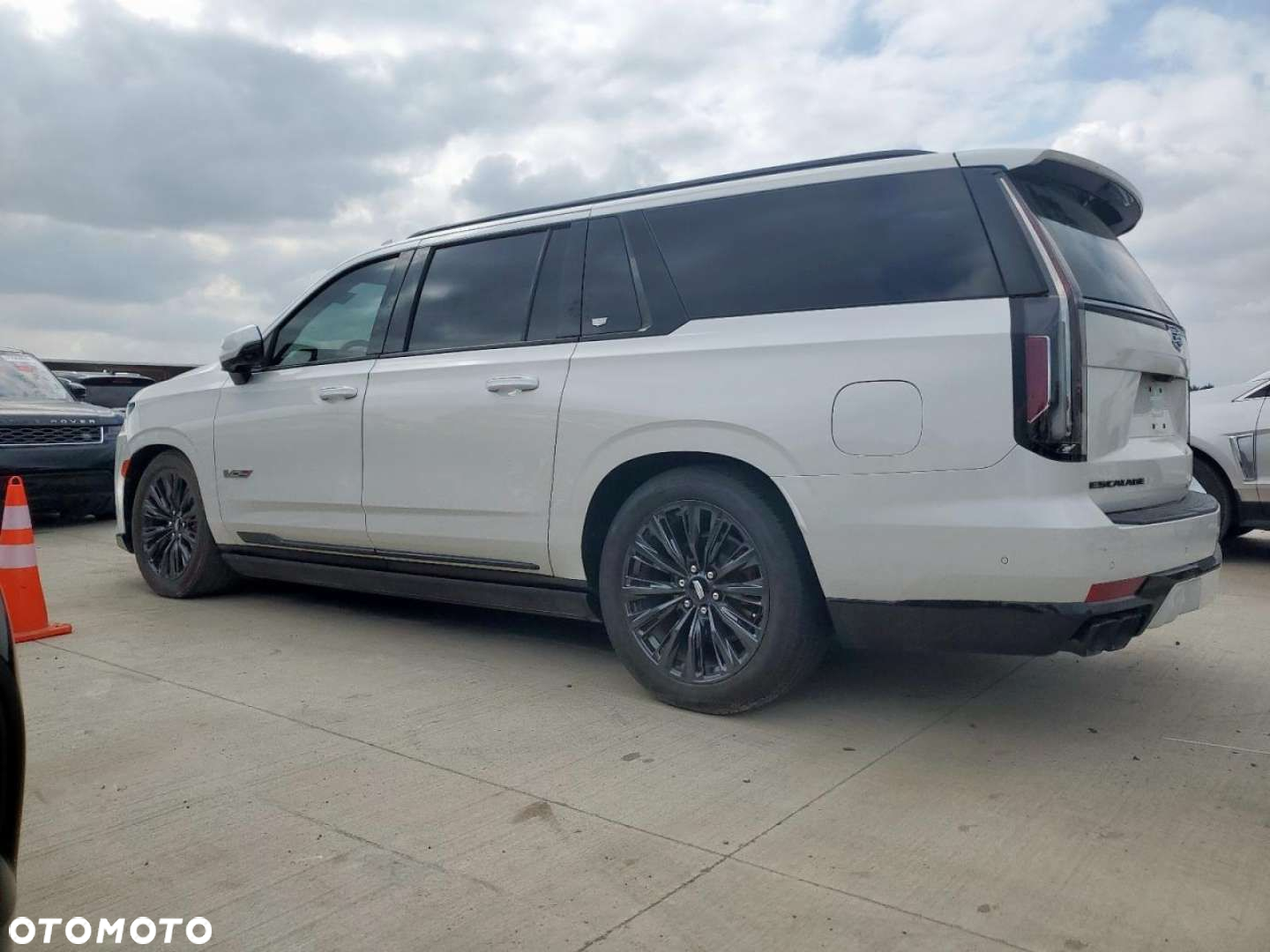 Cadillac Escalade - 2
