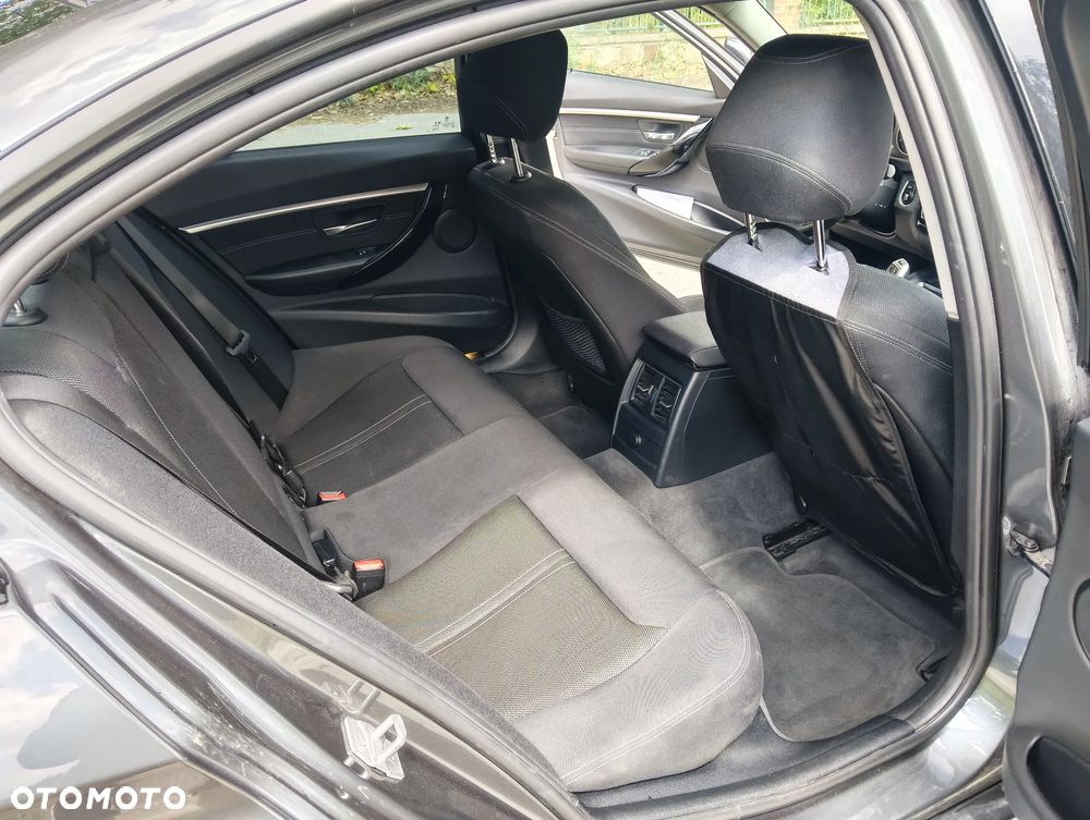 BMW Seria 3 320d Sport Line - 10
