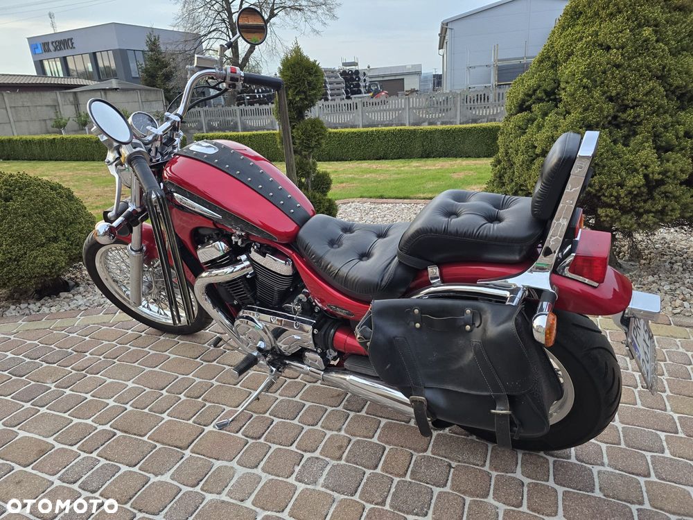Suzuki Intruder - 11