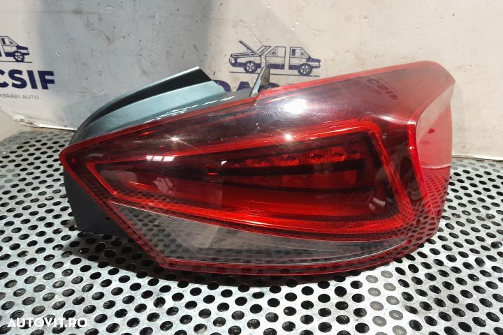 Lampa / Tripla stop dreapta pe aripa CU DEFECT SE VINDE PENTRU LEDURI - 1