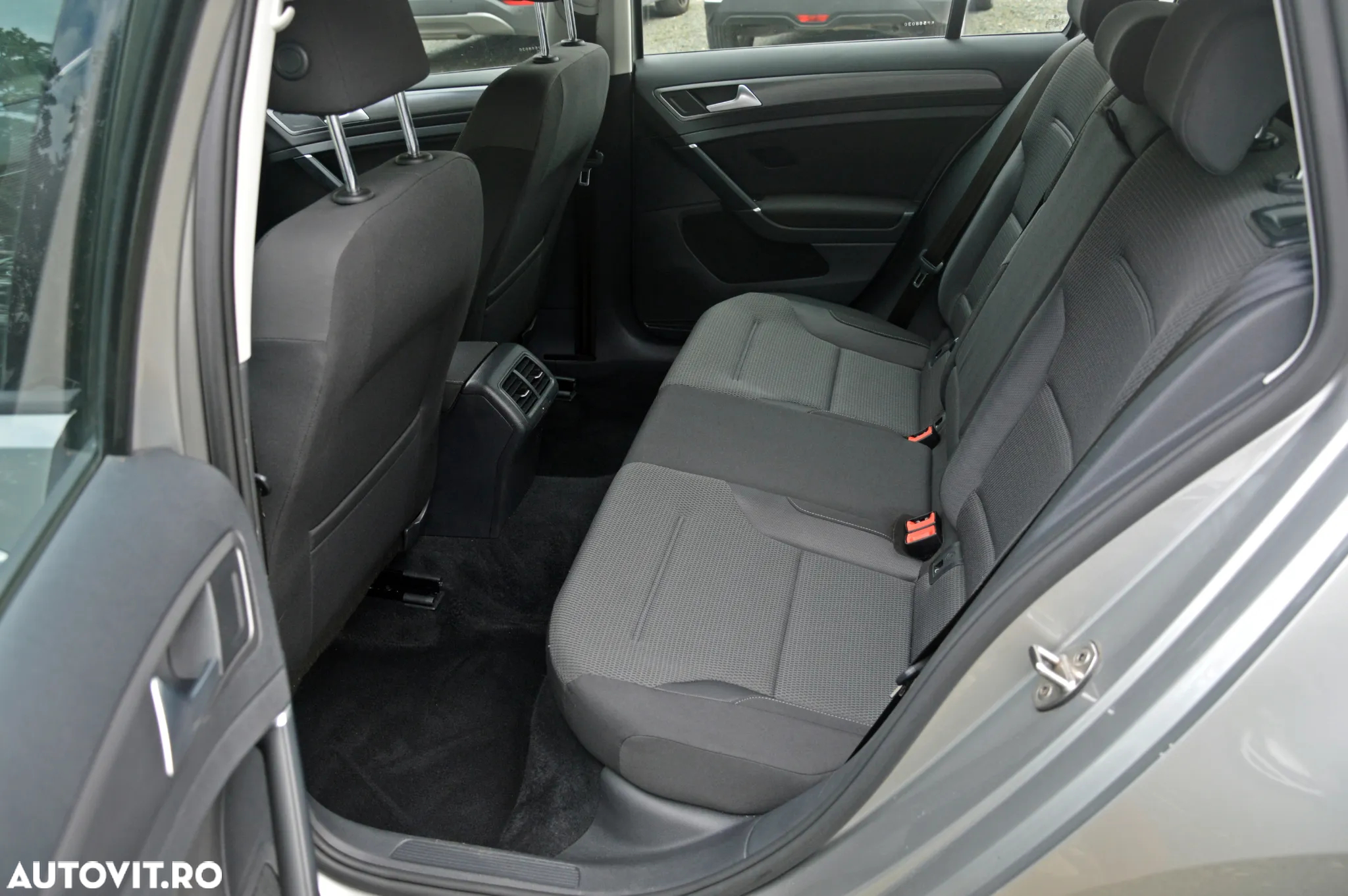 Volkswagen Golf - 23