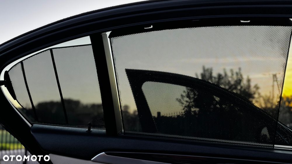 BMW Seria 5 550i - 12