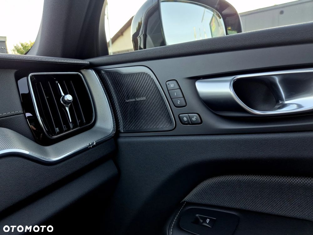 Volvo XC 60 B5 B AWD Ultimate Dark - 15