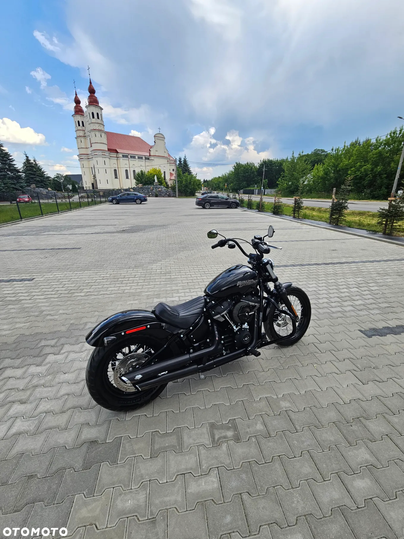 Harley-Davidson Softail Street Bob - 11