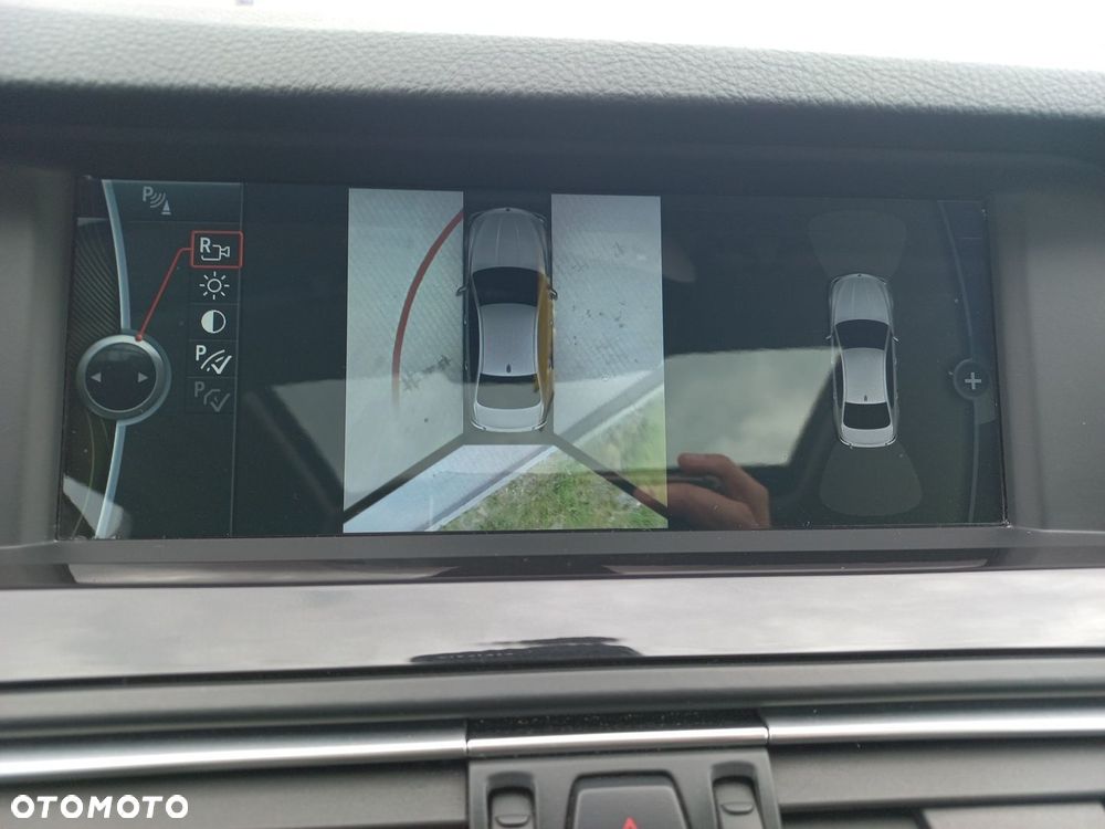 BMW Seria 5 550i - 24