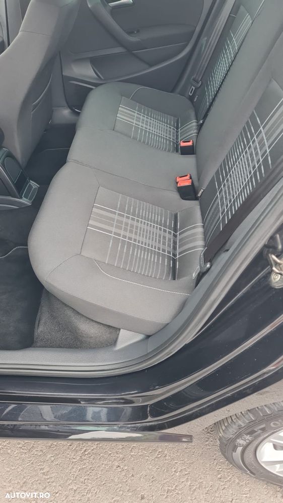 Volkswagen Polo 1.4 TDI Blue Motion Technology Lounge - 6