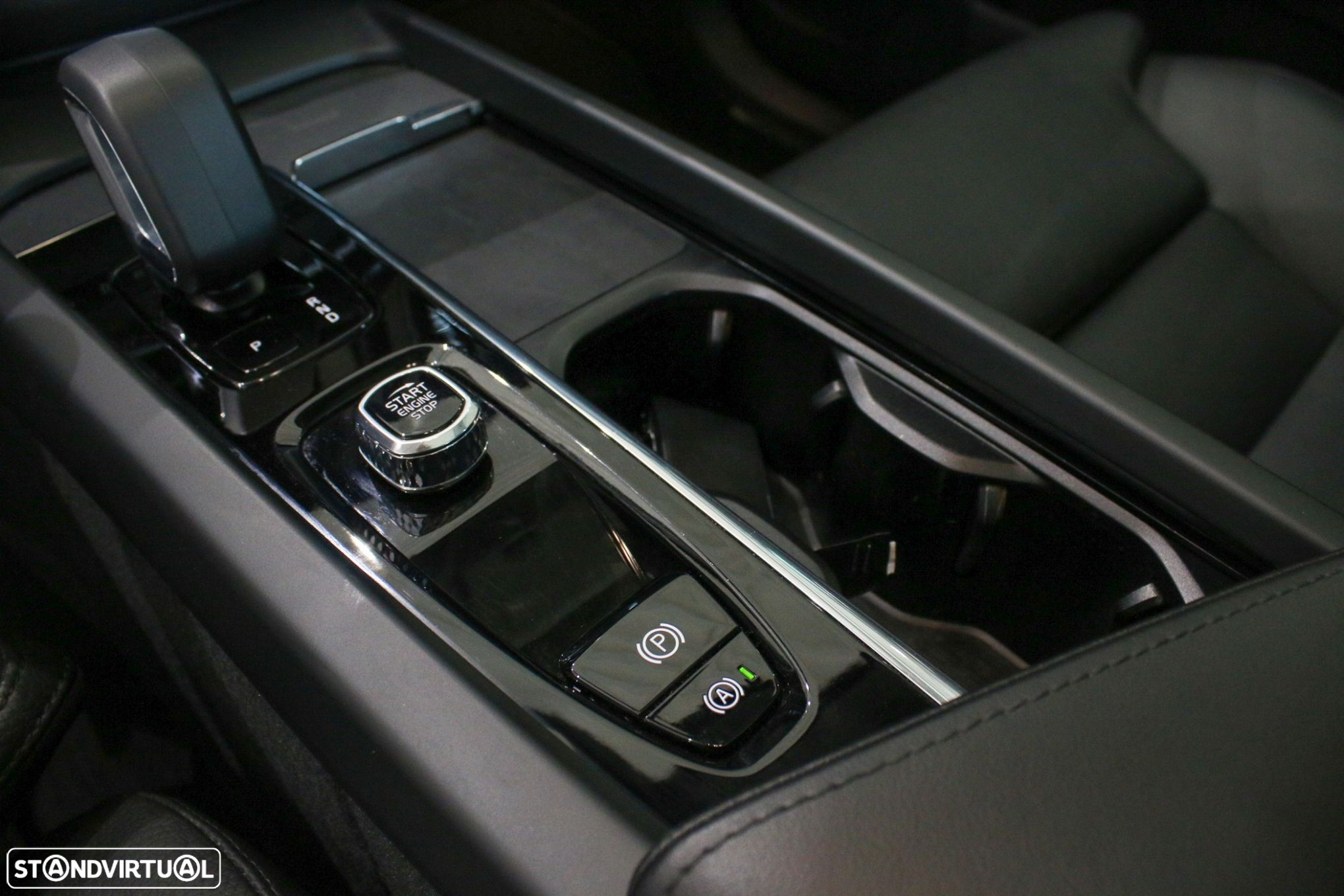 Volvo XC 60 2.0 T6 PHEV Black Edition AWD - 27
